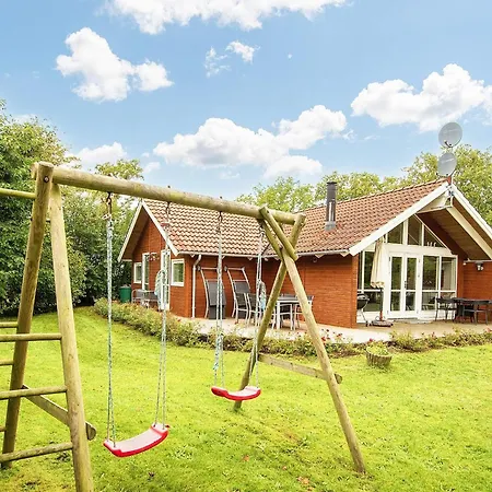 8 Person In Allingabro-by Traum Nørager